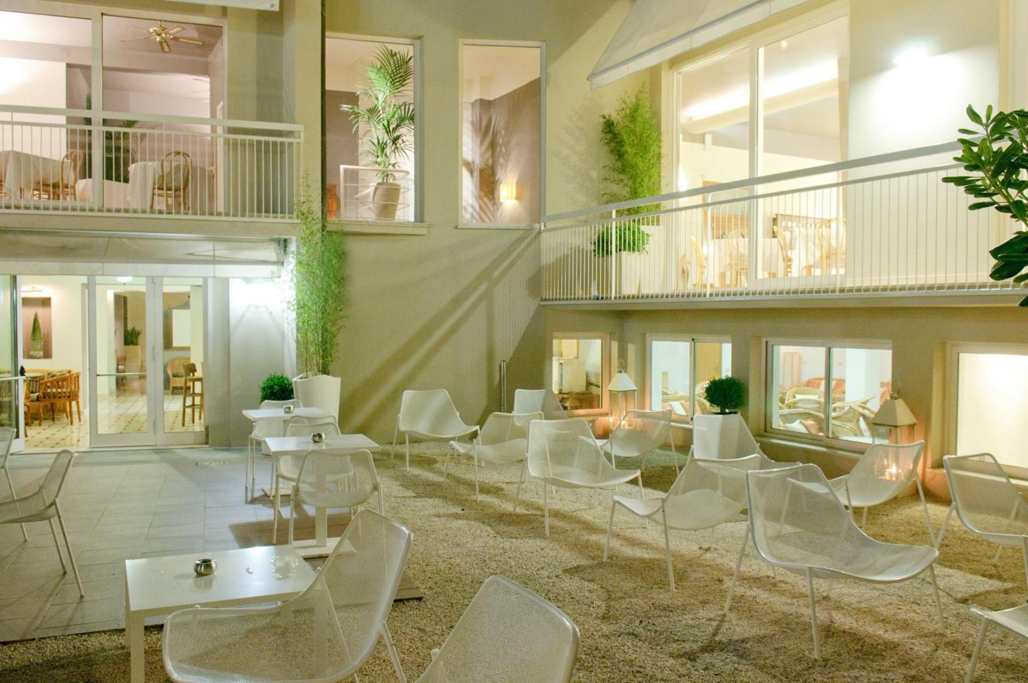 Hotel Trionfal Milano Marittima Exterior photo