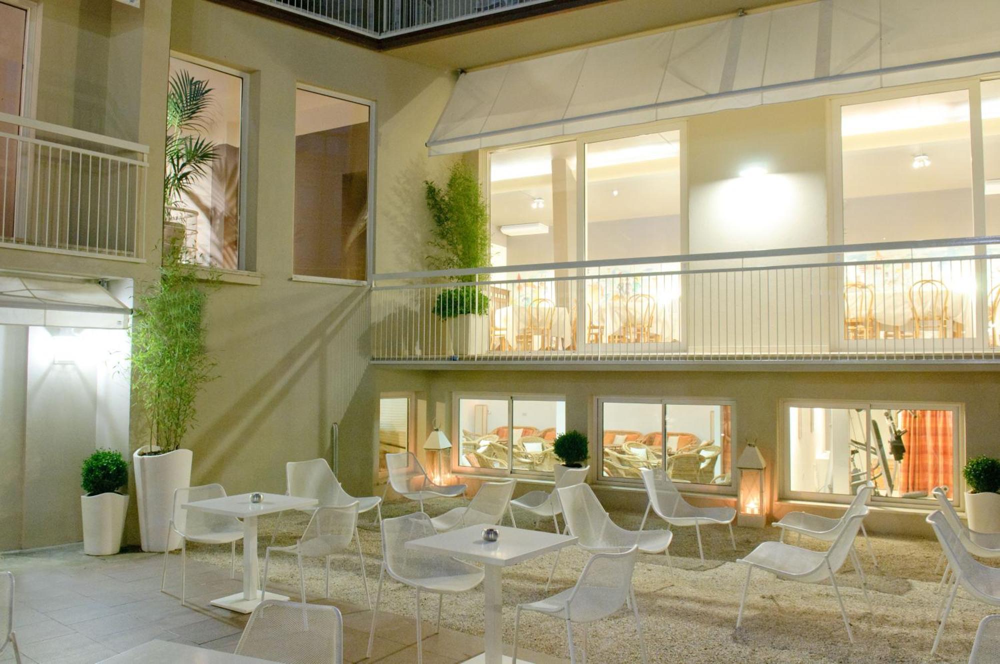 Hotel Trionfal Milano Marittima Exterior photo