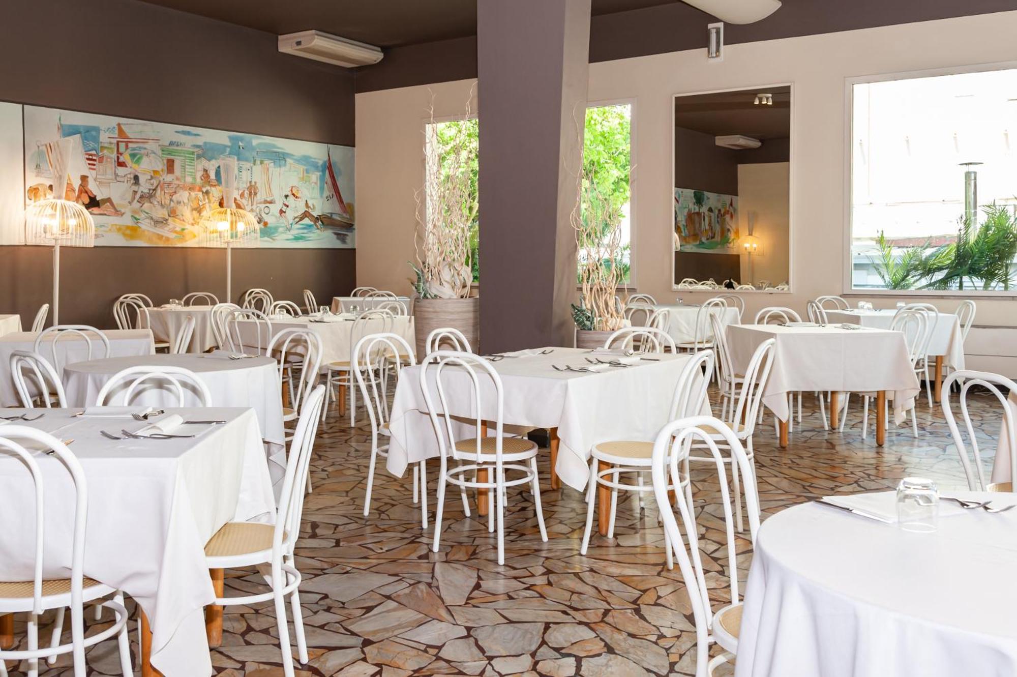 Hotel Trionfal Milano Marittima Exterior photo