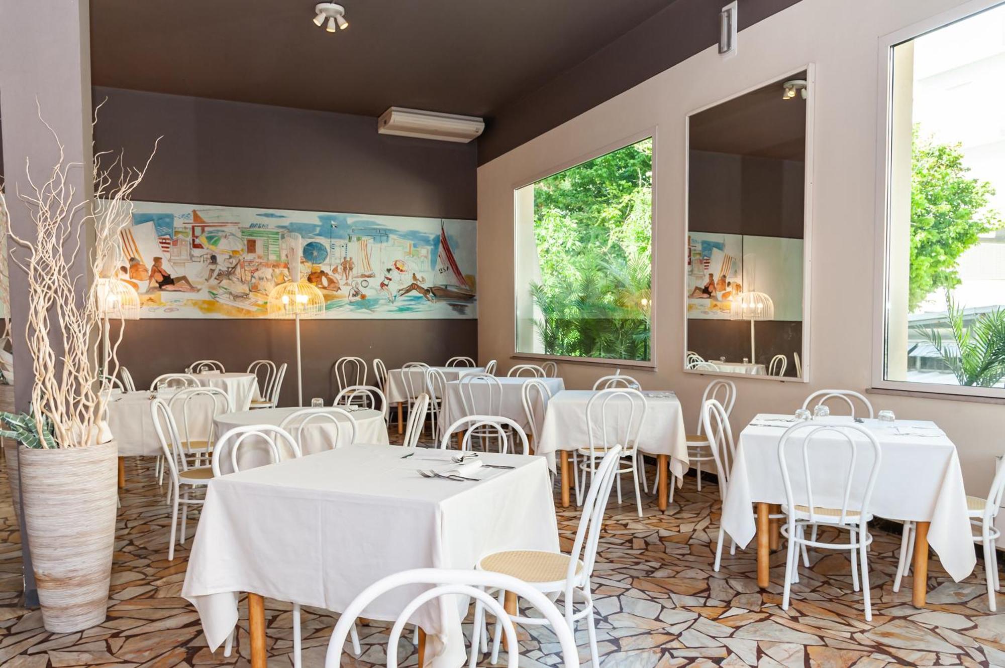 Hotel Trionfal Milano Marittima Exterior photo